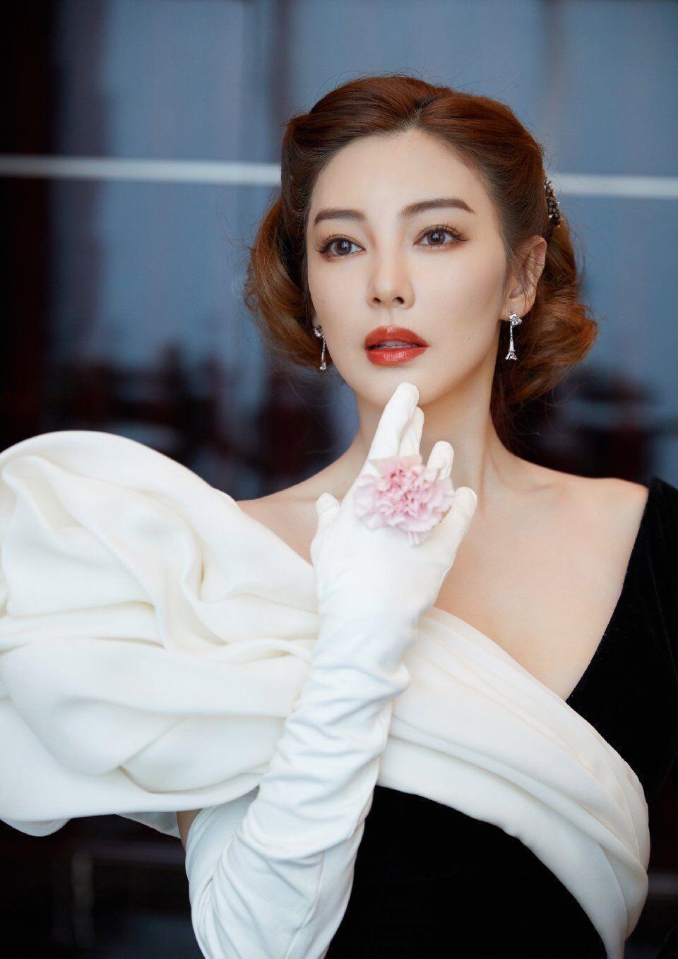 楊冪|八零九零:吳倩顏值下滑引熱議,少女感不再,狀態(tài)與角色脫節(jié)明顯