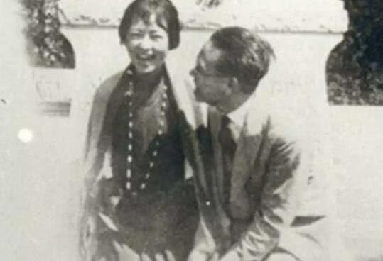 令人|同为民国才女,冰心活了99岁,林徽因51岁早逝,背后原因令人心疼