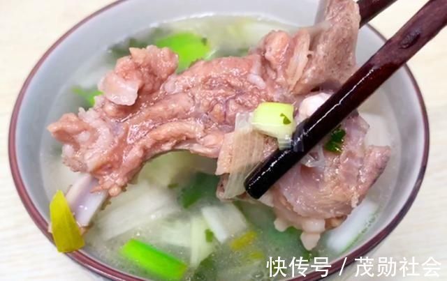 炖羊肉时，有人先焯水，有人直接炖，大厨：全都不对，教正确做法