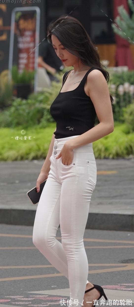 穿搭 呈现最完美体型，白裤子穿出温柔女人味，美得很高级！