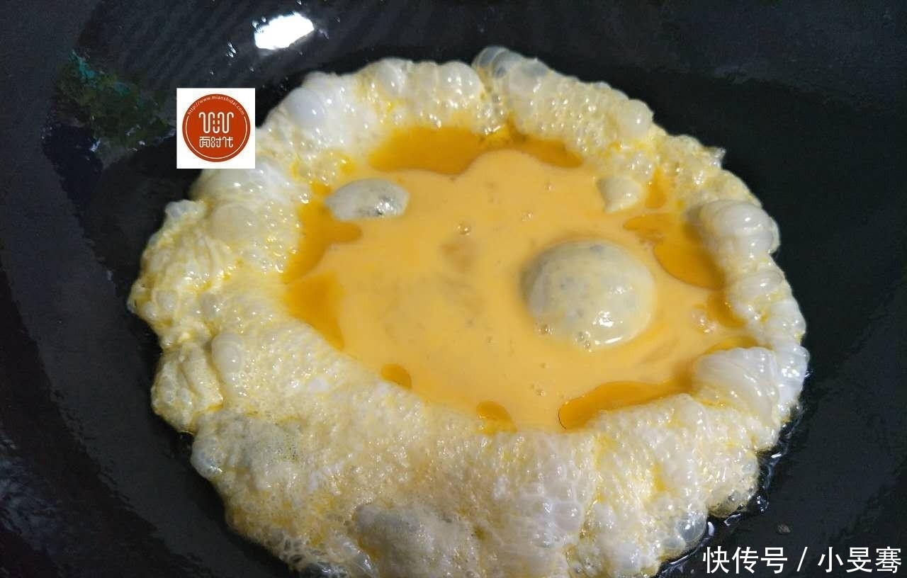 自己做的手工西红柿鸡蛋打卤面,汁浓面爽,比饭馆里的好吃!