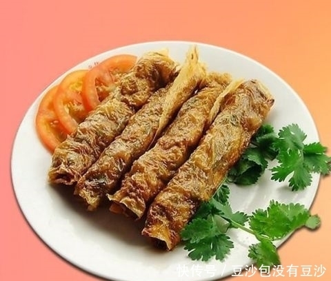 这些卷起来的美食 咬一口满嘴香