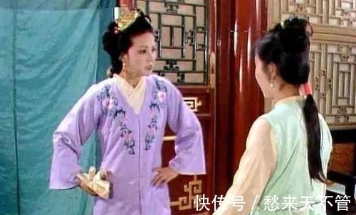 王夫人!红楼梦中养育了探春和贾环的赵姨娘,为何在贾府生活得那么委屈?