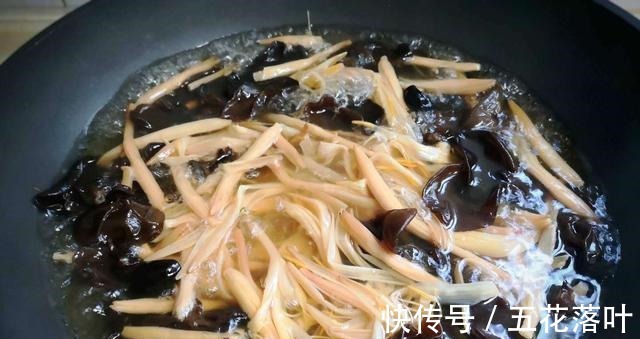 木耳|此菜是天然“健脑菜”读书的孩子要多吃,大脑更聪明,科科拿第一!