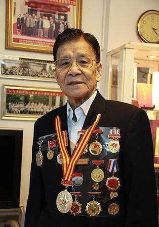 做事|他从13岁开始就为日本人做事，为何抗日战争结束后，他却成了英雄