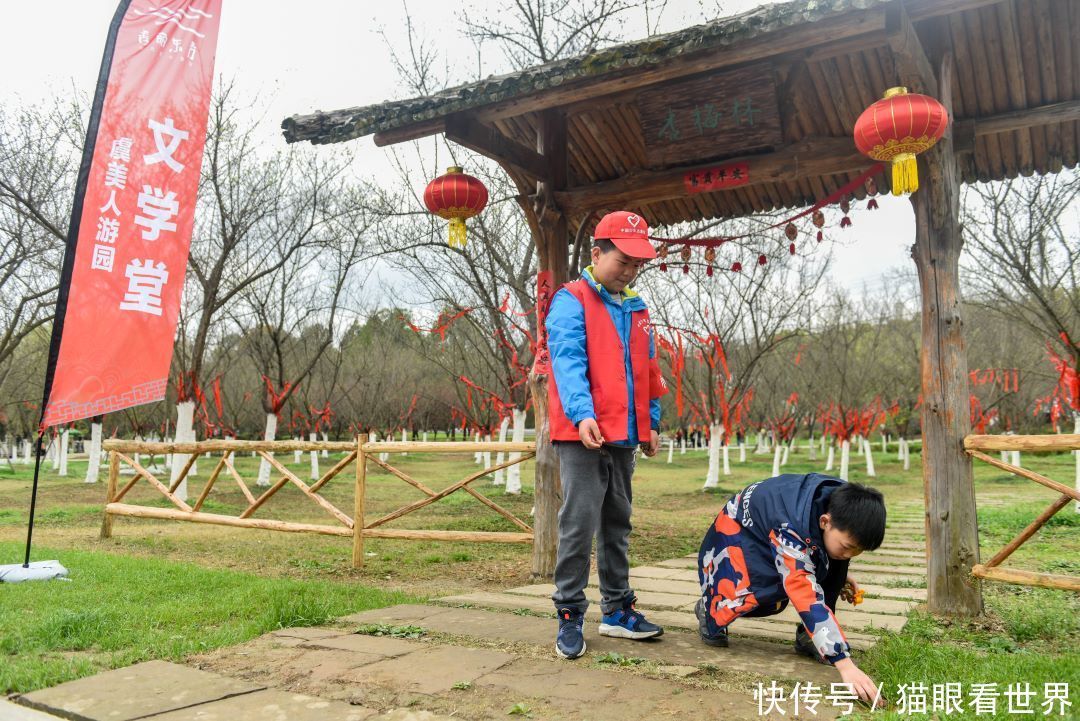 让美景常驻 文明你我他 秀丽东方小小巡查员成景区最亮眼风景线