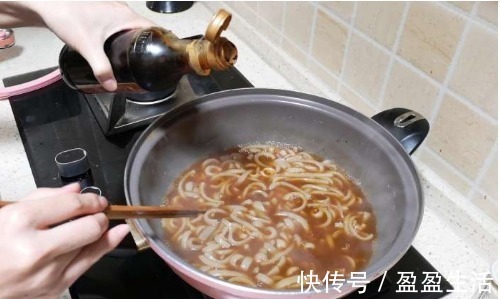猪皮|猪皮这样吃才叫爽,不炒也不炸,一次做一锅,一锅都不够吃