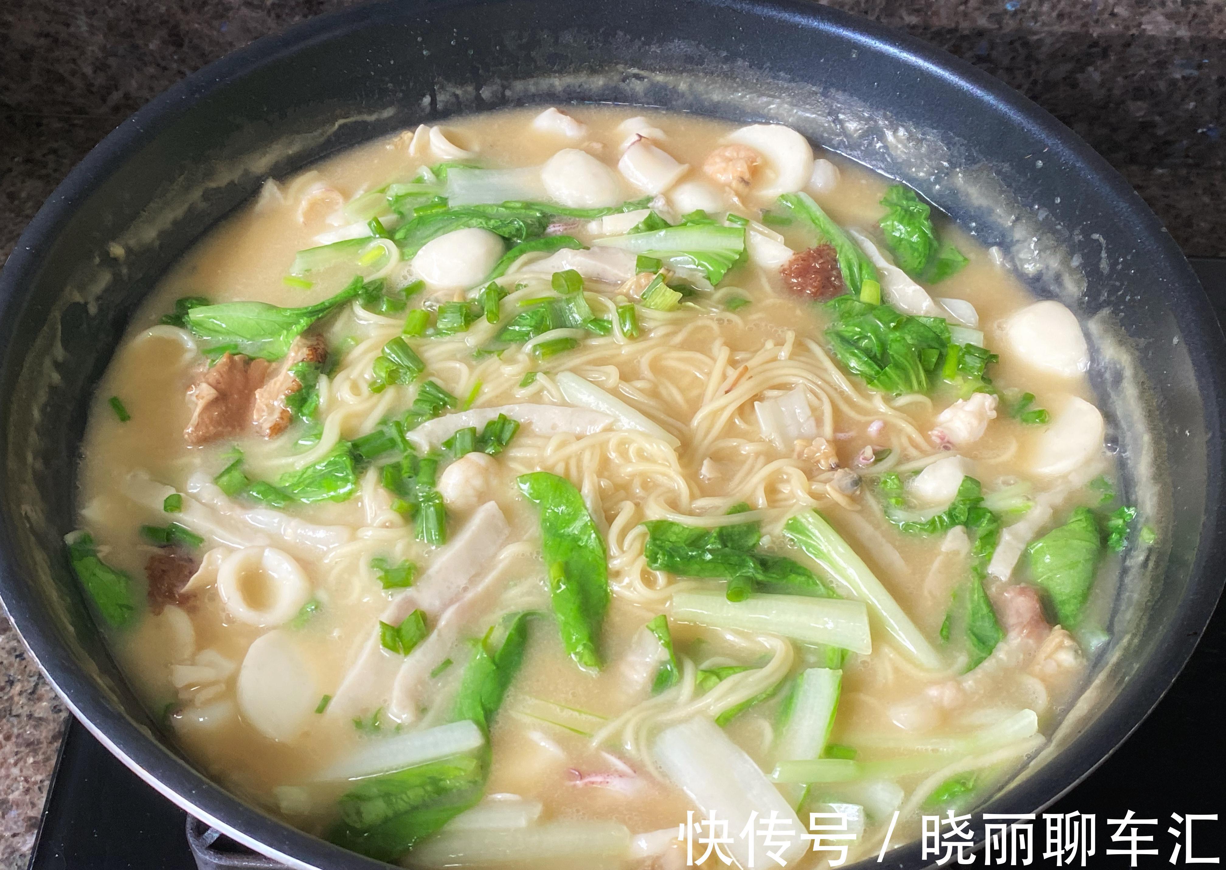 煮面条,最忌水开下锅,掌握3个技巧,面条筋道又爽滑,真好吃