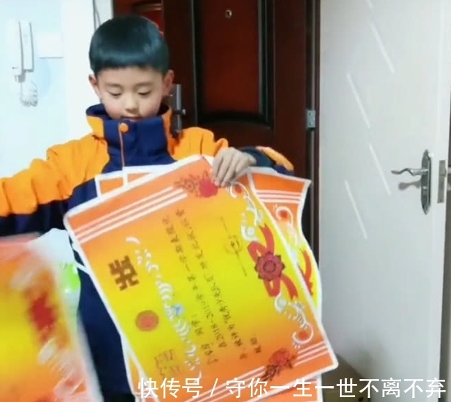 儿子|儿子放学回家,进门就得瑟,妈妈走近一瞧乐了,网友:要上天啊