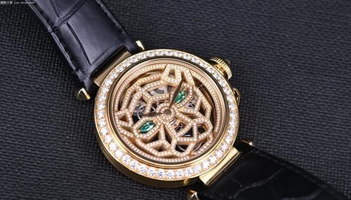 光彩夺目 品鉴卡地亚帕莎镂空镶钻黄金腕表