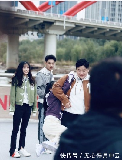 鞏立姣|《跑男團(tuán)》蘭州錄制,沙溢大方請(qǐng)市民吃牛肉面,網(wǎng)友玩游戲輸了