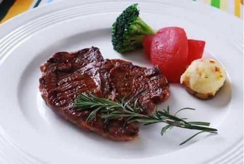  美食优选：酸菜豆腐，肉末蒸茄子，茶树菇炒荷兰豆，黑椒牛排的做法