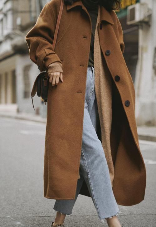 大衣|去年的大衣怎么穿学三木深驼色大衣配同色针织开衫,高级又时髦