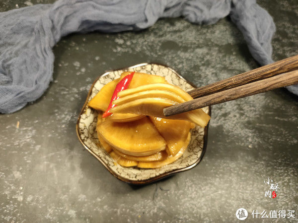 白萝卜这么做开胃解馋，切一切、泡一泡就上桌，酸甜嘎嘣脆