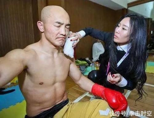近照|武僧一龙首次曝光姐姐近照!姐姐颜值不低，身材如少女，还有肌肉