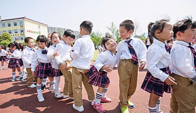 父母|孩子有这3种举动,说明孩子“情商低”,父母早纠正还来得及