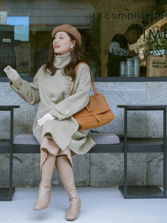 秋冬季节 秋冬季节的大衣怎么选?中长款大衣+半身裙高贵优雅,女神范十足