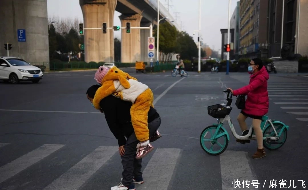 8岁女童重度感染,被医生限制进食两个月,画了一本好吃的来解馋