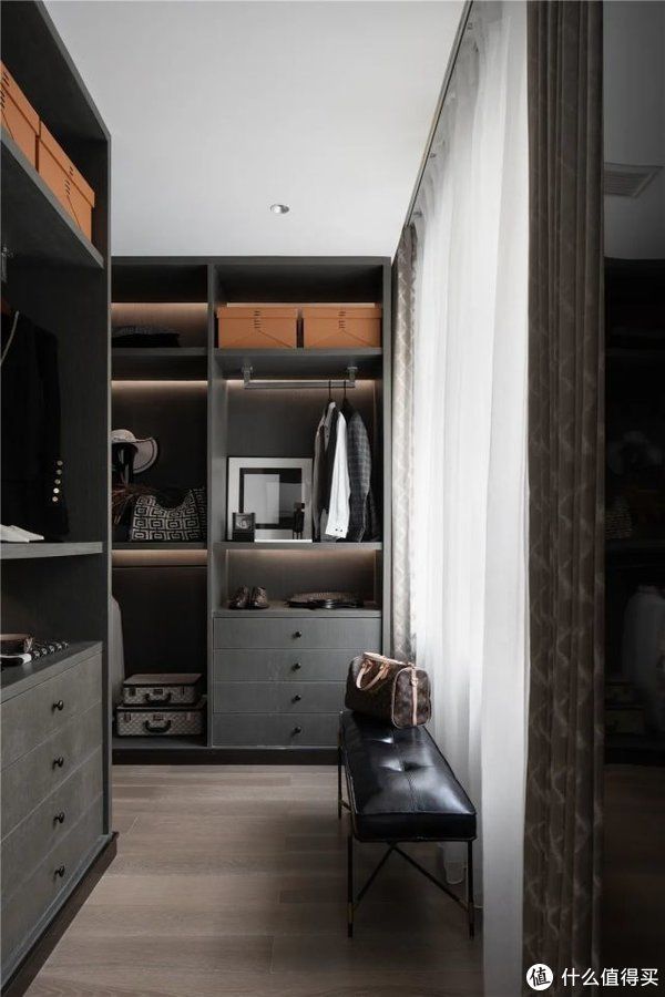 衣帽间|重庆麓铭府星院346㎡别墅下叠，花100万过理想中的生活，美醉了