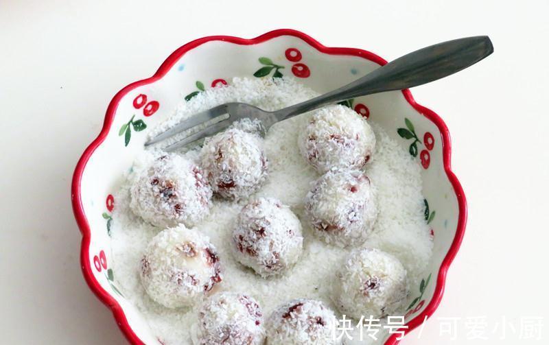 娘倆的午餐擺了一桌,女兒見(jiàn)了說(shuō)太豐盛,曬給同學(xué)紛紛點(diǎn)贊