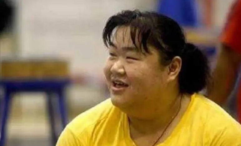 孙爱民|“举重冠军”唐功红:冒死一举为国夺冠,33岁闪婚普通人收获幸福