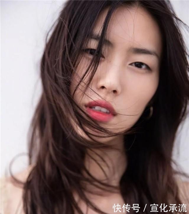 穿搭 奔四的女人尽量别留短发,很土!推荐这5款发型,太减龄!