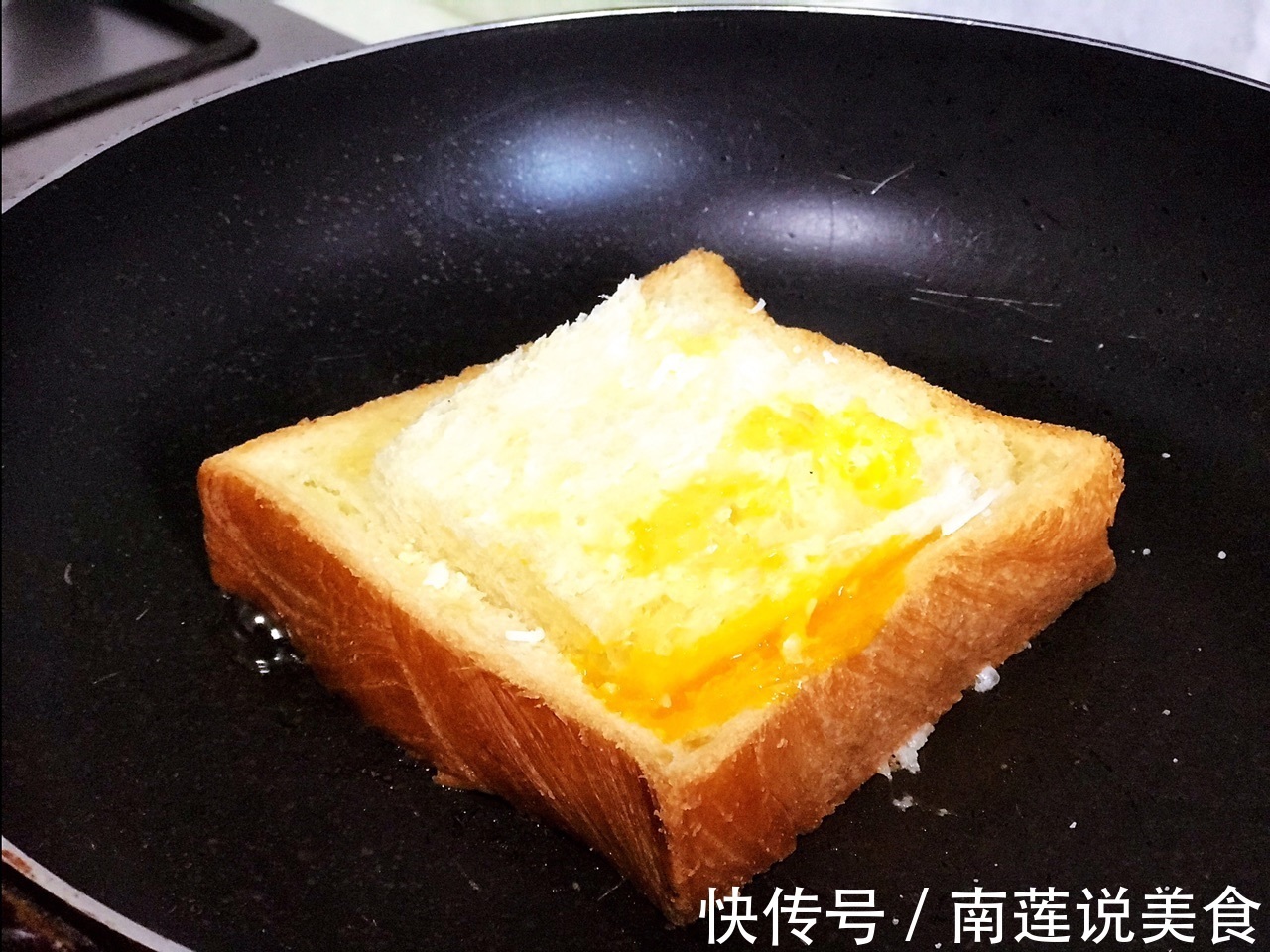 只用平底锅就能做出来的网红早餐,营养丰富,全家人都喜欢吃
