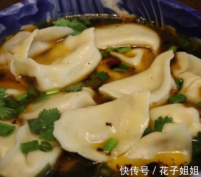 酸汤水饺，好吃到汤都不剩！