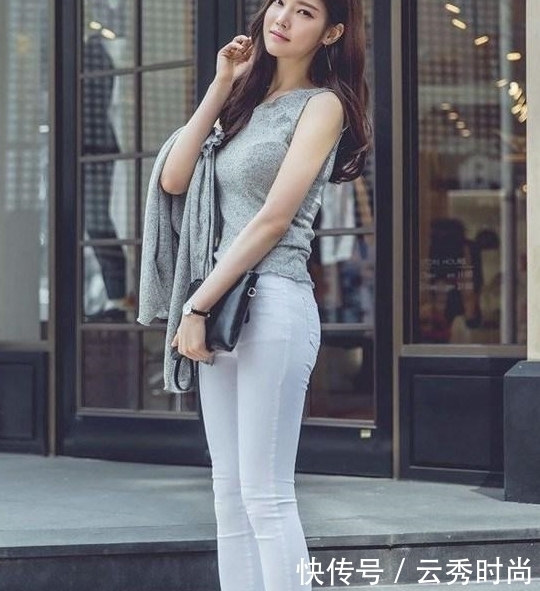 时尚|牛仔裤美女的穿搭尽情绽放年轻帅气！