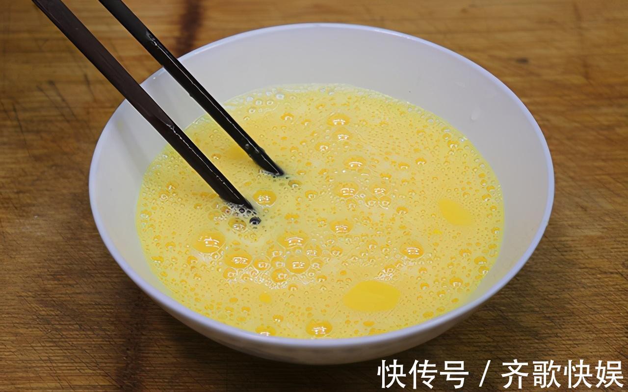 猪油|天凉了,来一盘热辣辣的尖椒炒鸡蛋,做法简单,干香有味又下饭