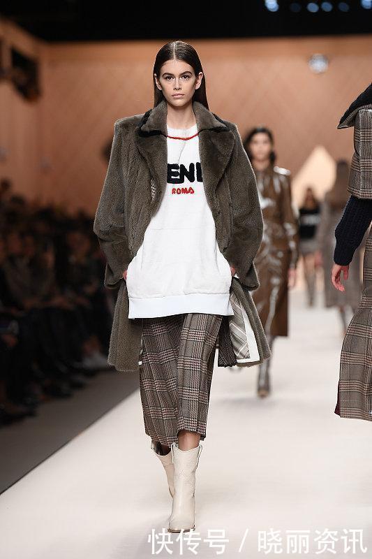 今年“卫衣”持续火热，学会这样选款和搭配，穿得舒适还特高级