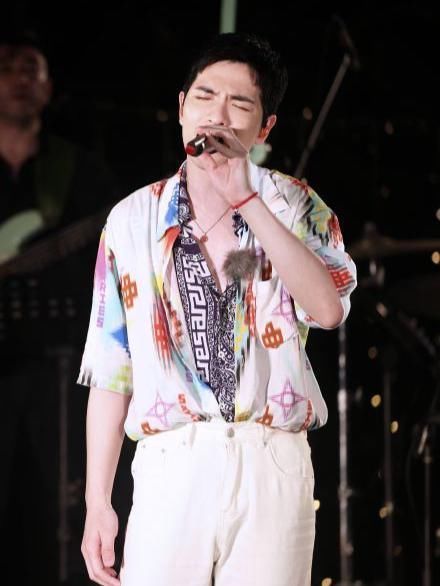 萧敬腾|《你好生活》萧敬腾燃爆全场，徐梦洁唱彩虹的笑画面多美好