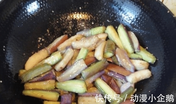 大厨|炒茄子先放油？难怪炒出来的茄子不好吃，大厨来告诉你正确的做法