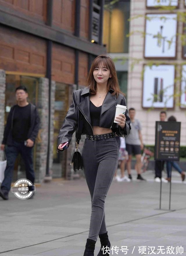 装扮 活力十足的打底裤装扮怎么穿都好看,凸显身材更妩媚,穿出显瘦!