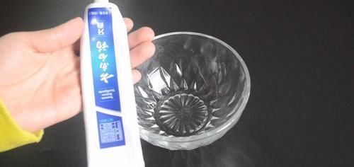 白墙脏了不用重新刷, 教你一个窍门, 简单一擦, 立马干净如新