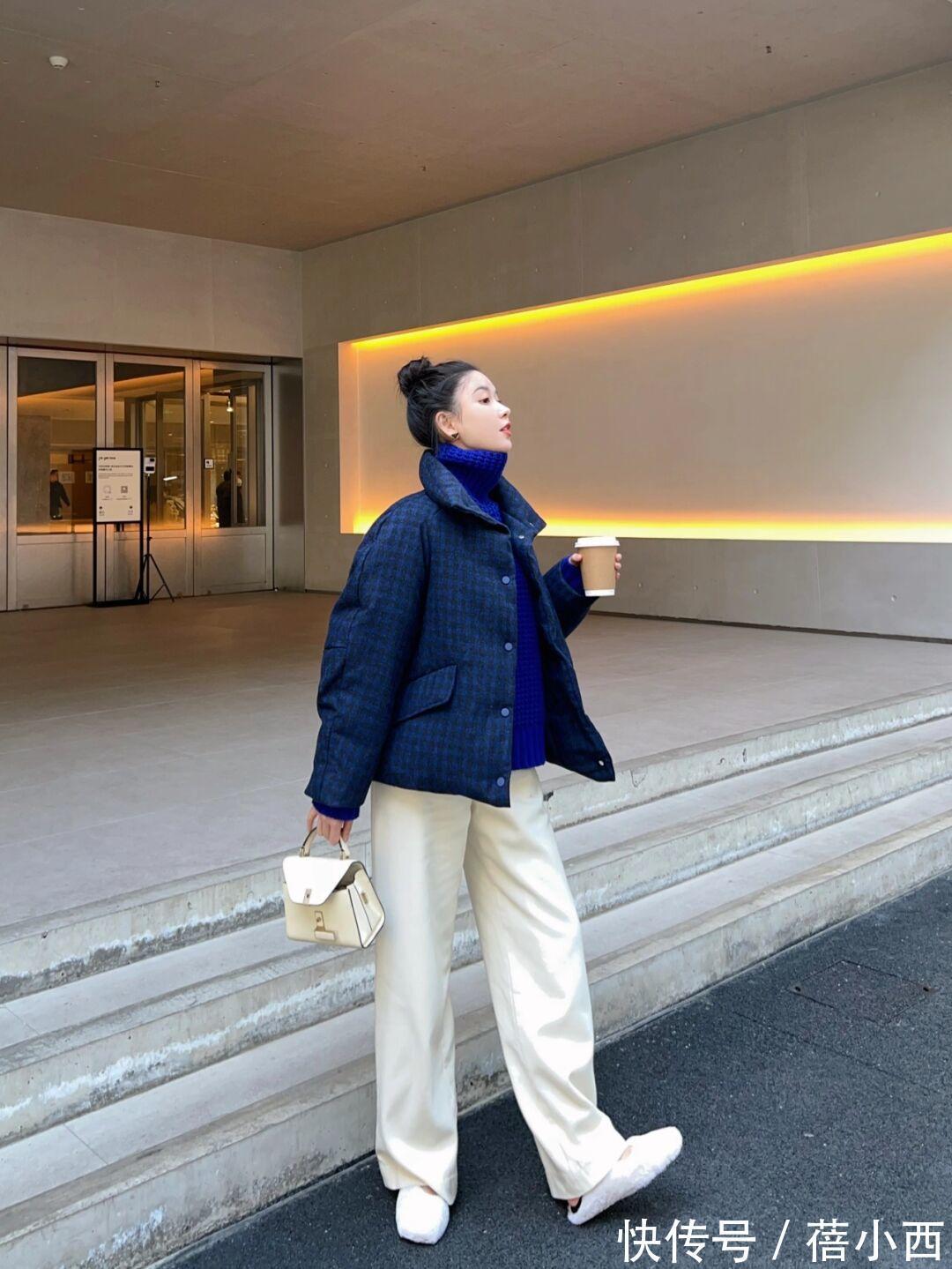 大龄女性|大龄女性懂搭配更时髦,冬季学会穿“羽绒服”,风度和温度都有了