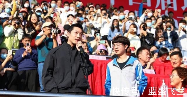 姚彦|许昕抱儿子出镜,妻子秀出搞怪表情,结婚5年家庭事业双丰收!