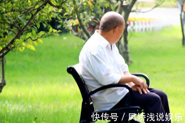 牛奶|年纪大了，骨头容易变脆，专家建议：除了牛奶，也可常吃4物