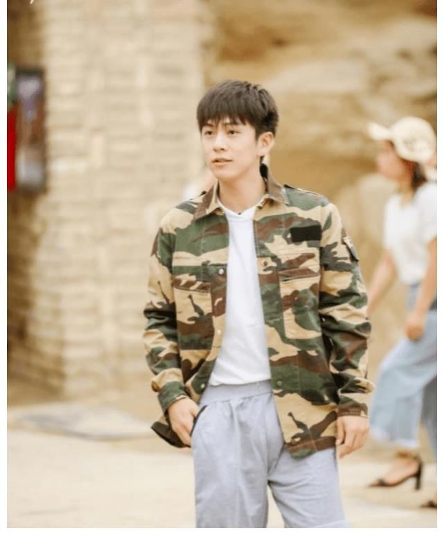 向往的生活|30岁武艺发福，拍视频刻意卖萌，粉丝吐槽：一把年纪不适合这风格