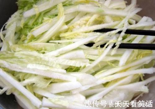 粉条|炒白菜时，切好直接炒就错了！多做1步，鲜美脆爽入味，还不出水