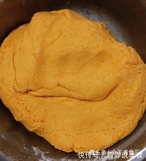 这才是南瓜饼最好吃的做法，外面根本买不着，比肉都香！