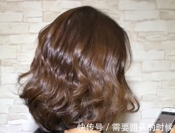 减龄 齐肩发不长不短很难受,新春发型木马烫搭配棕色才好看,减龄可爱