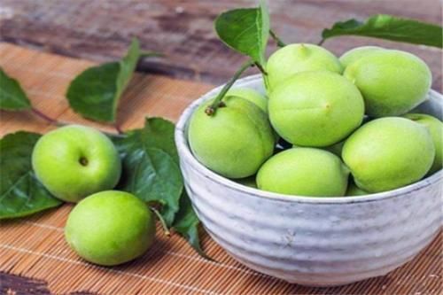 番石榴|女性到了中年,推荐3种食物,清热排毒,刮油消脂,营养瘦身