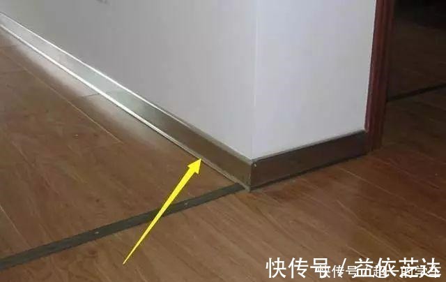 踢脚线|装修踢脚线万万要注意这个细节,我家不懂没留神,入住才知有多坑!