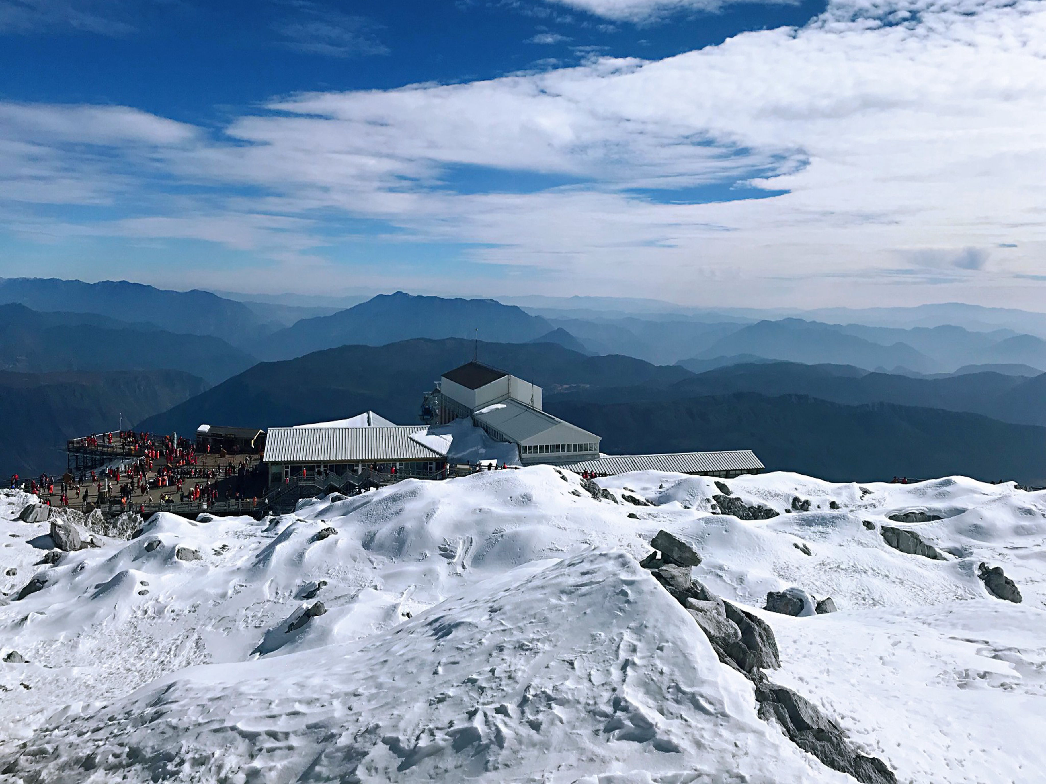 玉龙雪山，好似浑然天成的风景画