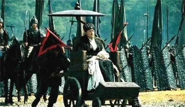 诸葛亮|诸葛亮明明没有残疾,为什么每次出征都要坐轮椅,原因让人佩服