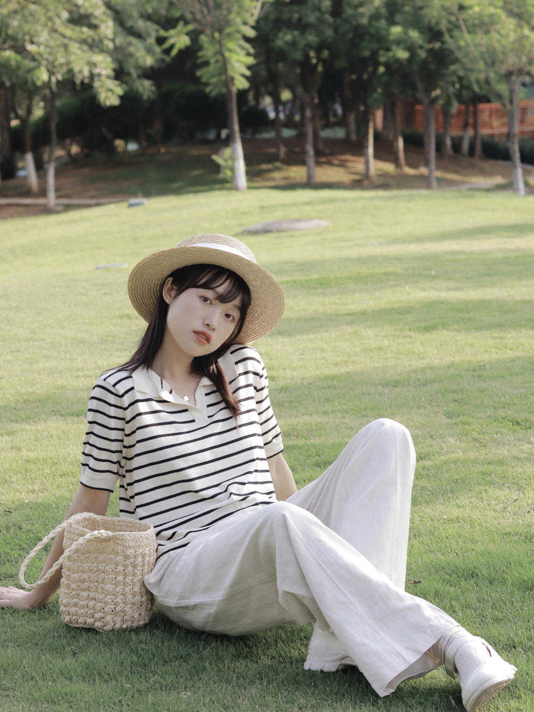 半身裙|如何打造法式风格?条纹T恤搭配白色阔腿裤,显得高级又时髦