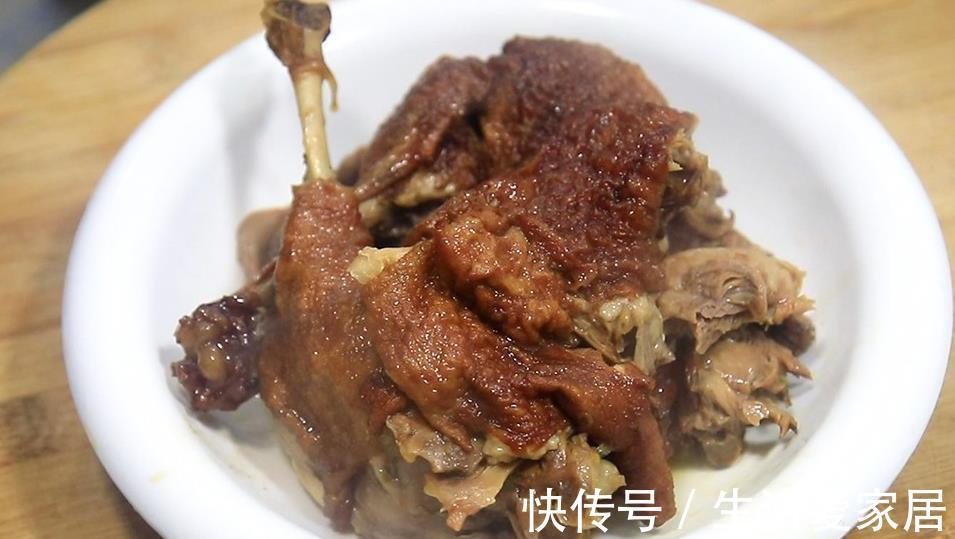红润|卤烧鸭，鸭肉入味难？厨师长教你一招，肉质红润不柴，入味到骨
