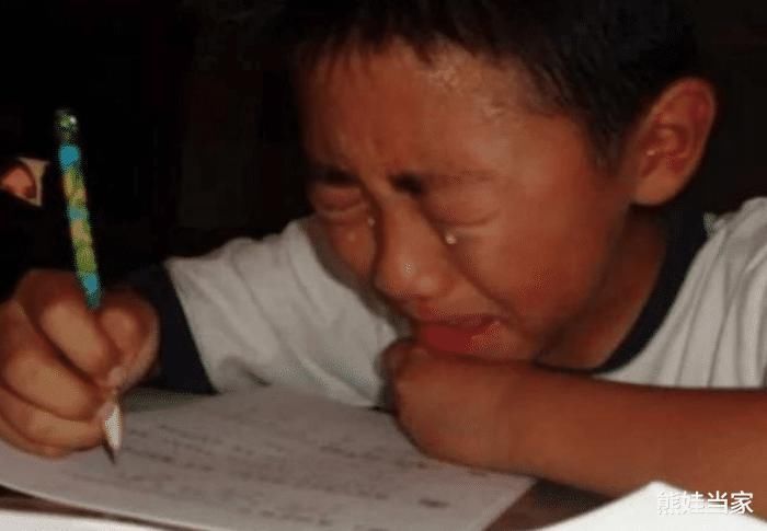 医生|一晚连刷8套试卷,13岁小学生“精神失常”,医生的话令父母痛哭