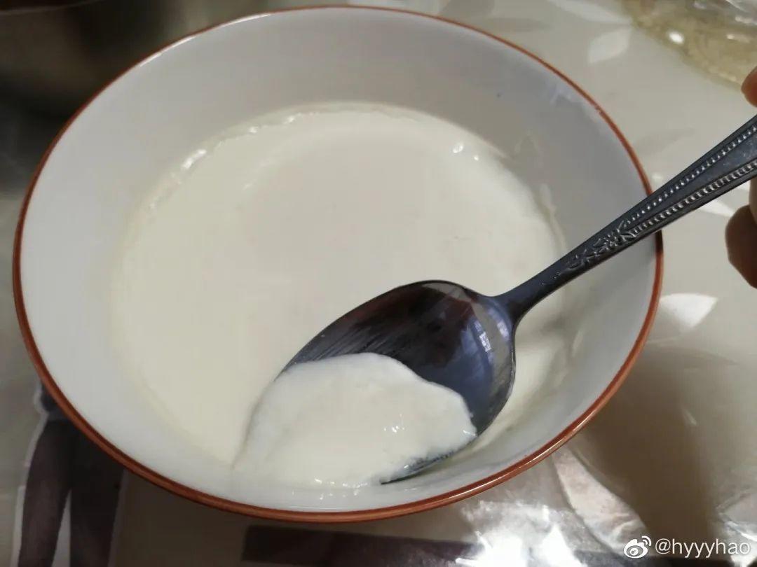 9种花真是老酒鬼，5天一小杯，叶子绿得像打蜡！